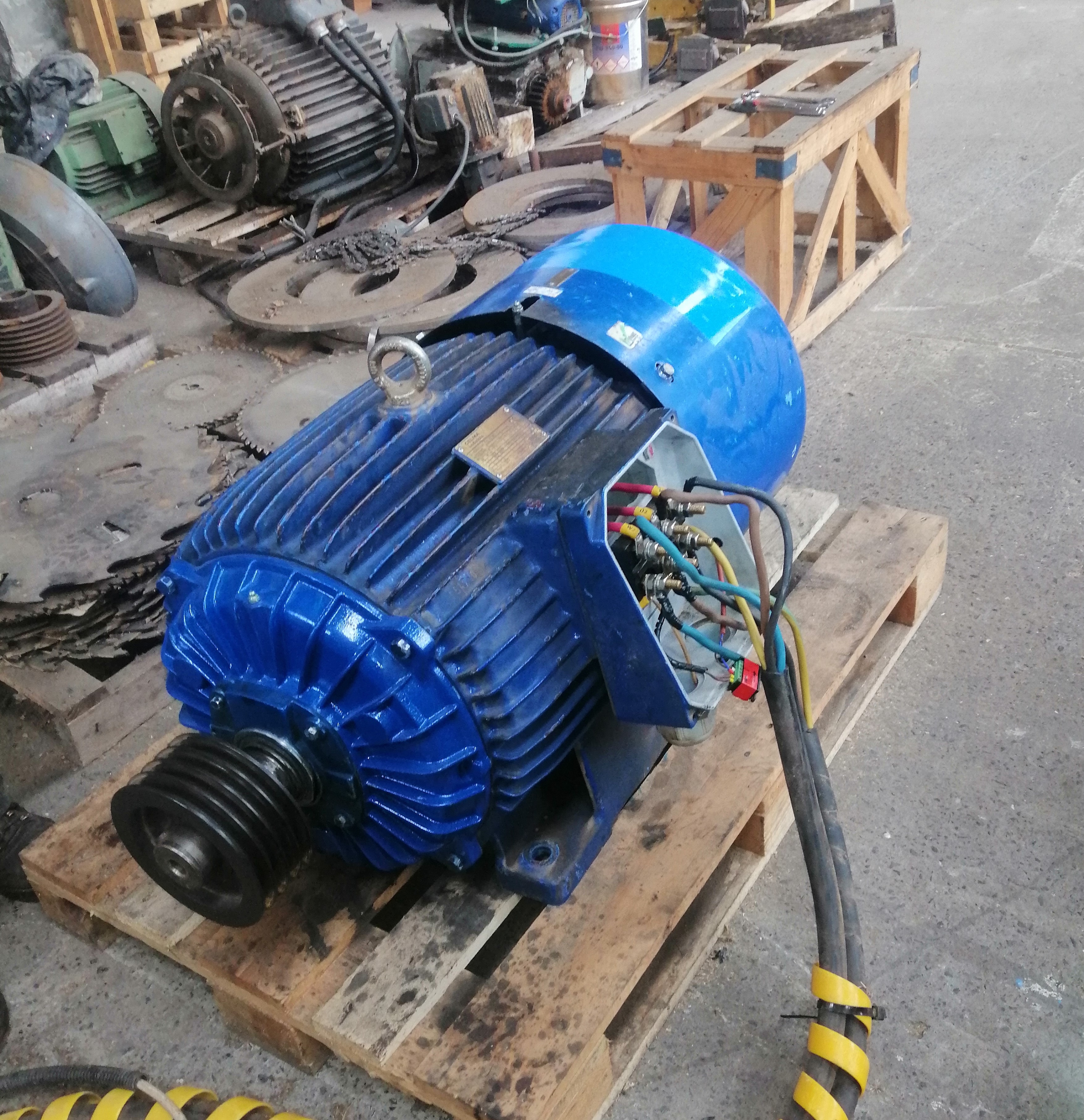 Probelauf eines 75-kW-Elektromotors nach der Überholung