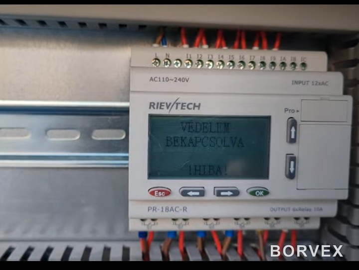 Rievtech PR18 PLC hiba kijelzőn BorvEx ipari villamos hibakeresés